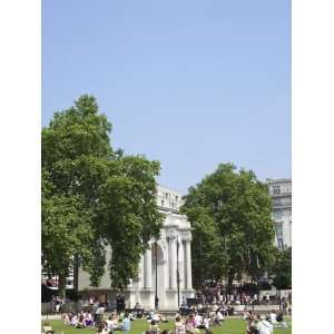 Tourists Picnicking Near Marble Arch, London, England 