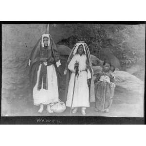  Manchuria,South Korea,1911 2 women,2 children in Seoul 