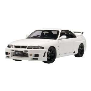  Nissan Skyline GT R R Tune (R33) 1/18 Matte white Toys 