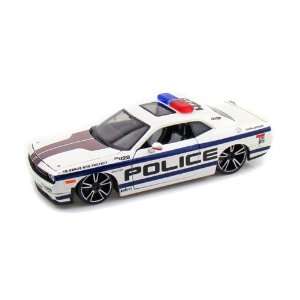 2008 Dodge Challenger SRT8 1/24 White Police Car: Toys 