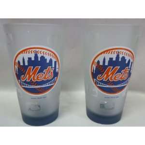    New York Mets Frosted 16 Oz Pint Glass Set of 2: Kitchen & Dining