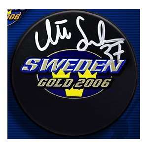  Mikael Samuelsson Autographed Hockey Puck: Sports 