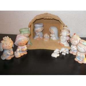  Cute Bumpkins Ceramic Nativity Set with Wooden Manger   12 
