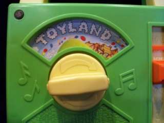   FISHER PRICE~TOYLAND~#795 MUSICAL WIND UP RADIO~GREAT MUST SEE~  