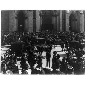 com After the Easter service,New York,N.Y.,large crowd leaving church 