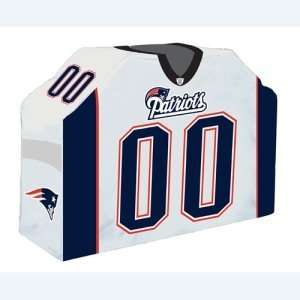  New England Patriots NFL Barbeque Grill Cover: Patio, Lawn 