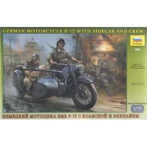   R12 w/Sidecar and Crew (Plastic Model Motorcycle Toys & Games