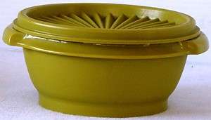 Vintage Tupperware 10 oz Servalier Bowl w/lid GREEN  