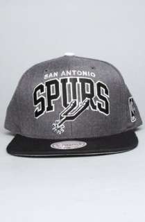Mitchell & Ness The San Antonio Spurs Arch Logo G2 Snapback Hat in 