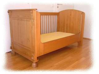 Exklusive Massivholz Kindermöbel / Wickelkommode und Kinderbett in 