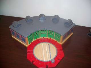 Thomas THE TRAIN WOODEN TRACK SHEDS ROUNDHOUSE PlaySet WITH 10 WAY 