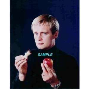  Man From UNCLE David McCallum with Apple in Black Turtle 