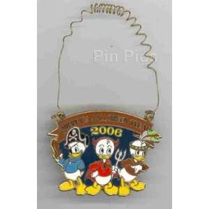  Disney Pin 50128 DLR   Mickeys Halloween Treat 2006 